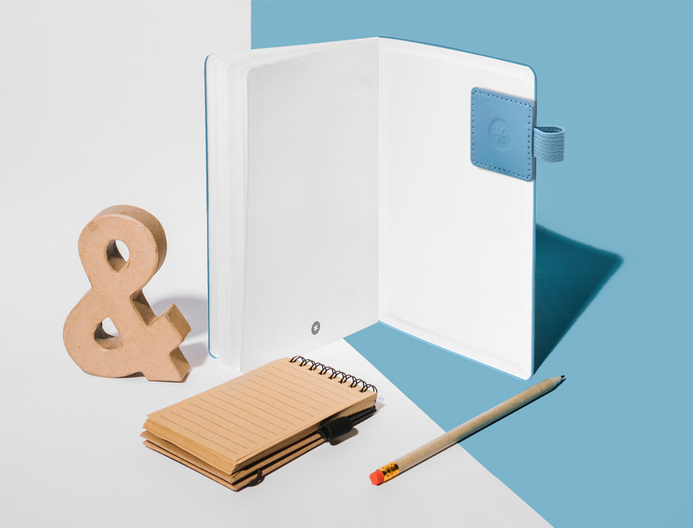 PORTABOLIGRAFO AUTOADHESIVO ANTARTIK PARA CUADERNO NOTE CON ELASTICO HASTA 15 MM GROSOR 1 MM AZUL CLARO 40X40