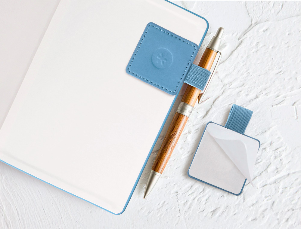 PORTABOLIGRAFO AUTOADHESIVO ANTARTIK PARA CUADERNO NOTE CON ELASTICO HASTA 15 MM GROSOR 1 MM AZUL CLARO 40X40
