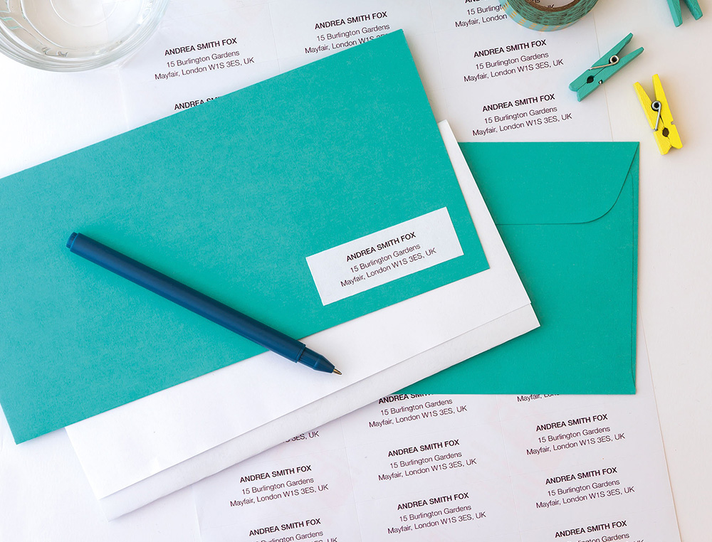 ETIQUETA ADHESIVA Q-CONNECT KF10640 TAMAÑO 70X25 MM FOTOCOPIADORA LASER INK.JET CAJA CON 100 HOJAS DIN A4